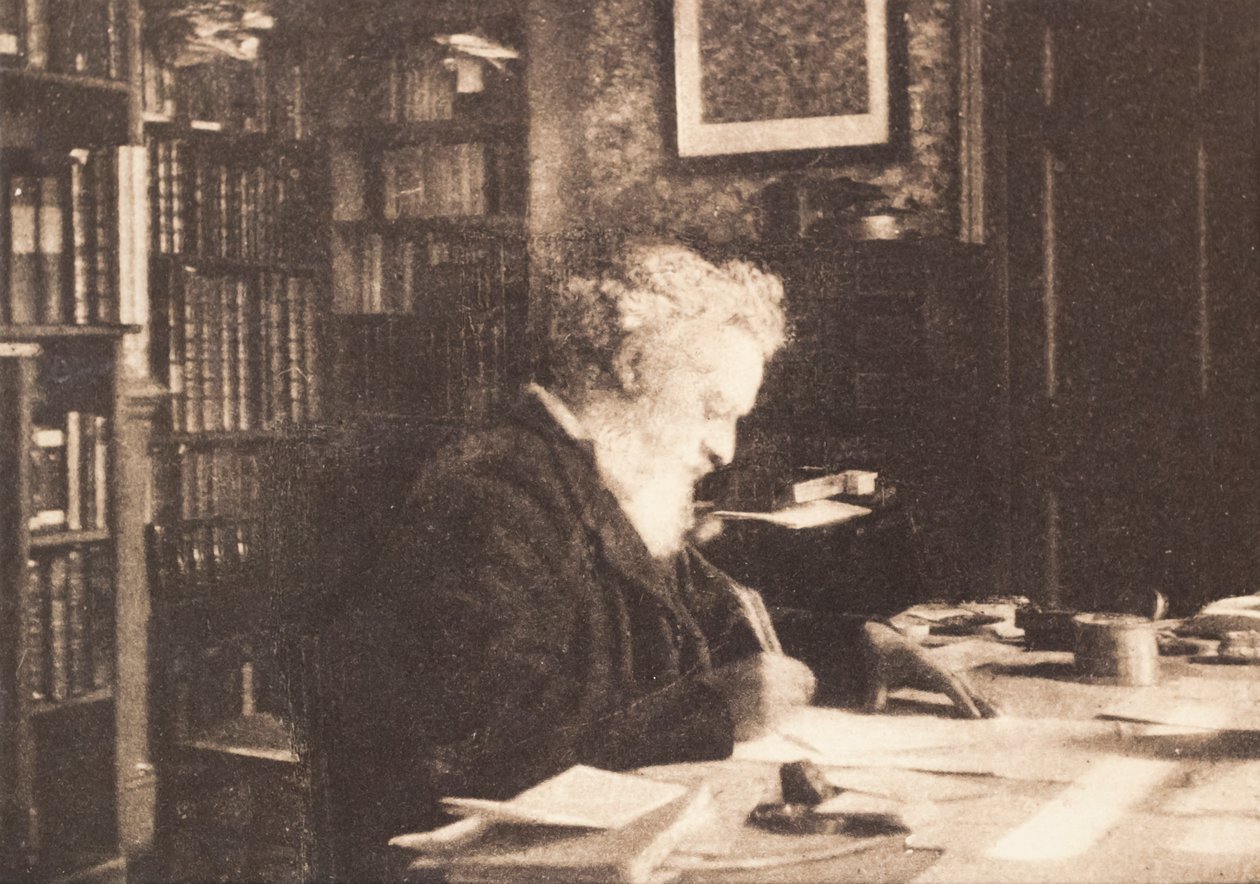 威廉·莫里斯 (William Morris) 在哈默史密斯凯尔斯科特宫 (Kelmscott House) 的图书馆里 作者 英国摄影师