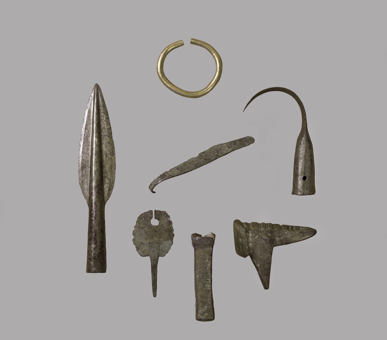 来自法国Fresn-la-Mere，青铜器时代的金和青铜器的装饰品和器具也见121148 作者 青铜时代