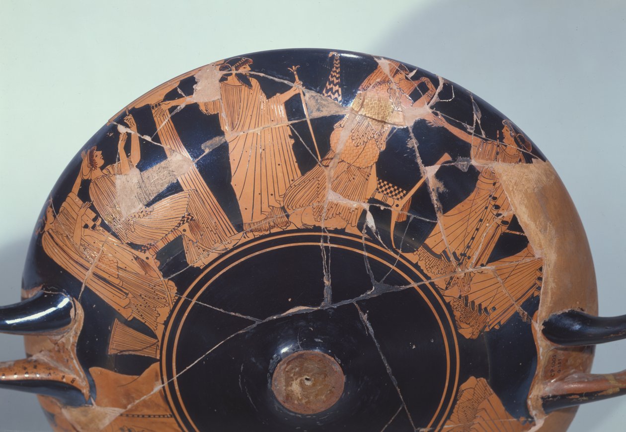 阁楼红色杯子描绘巴黎回归Priam，由Cassandra，Polyxena，Hecuba和Aphrodite包围，来自Vulci，公元前495年（陶器）（详情） 作者 布吕戈斯画家