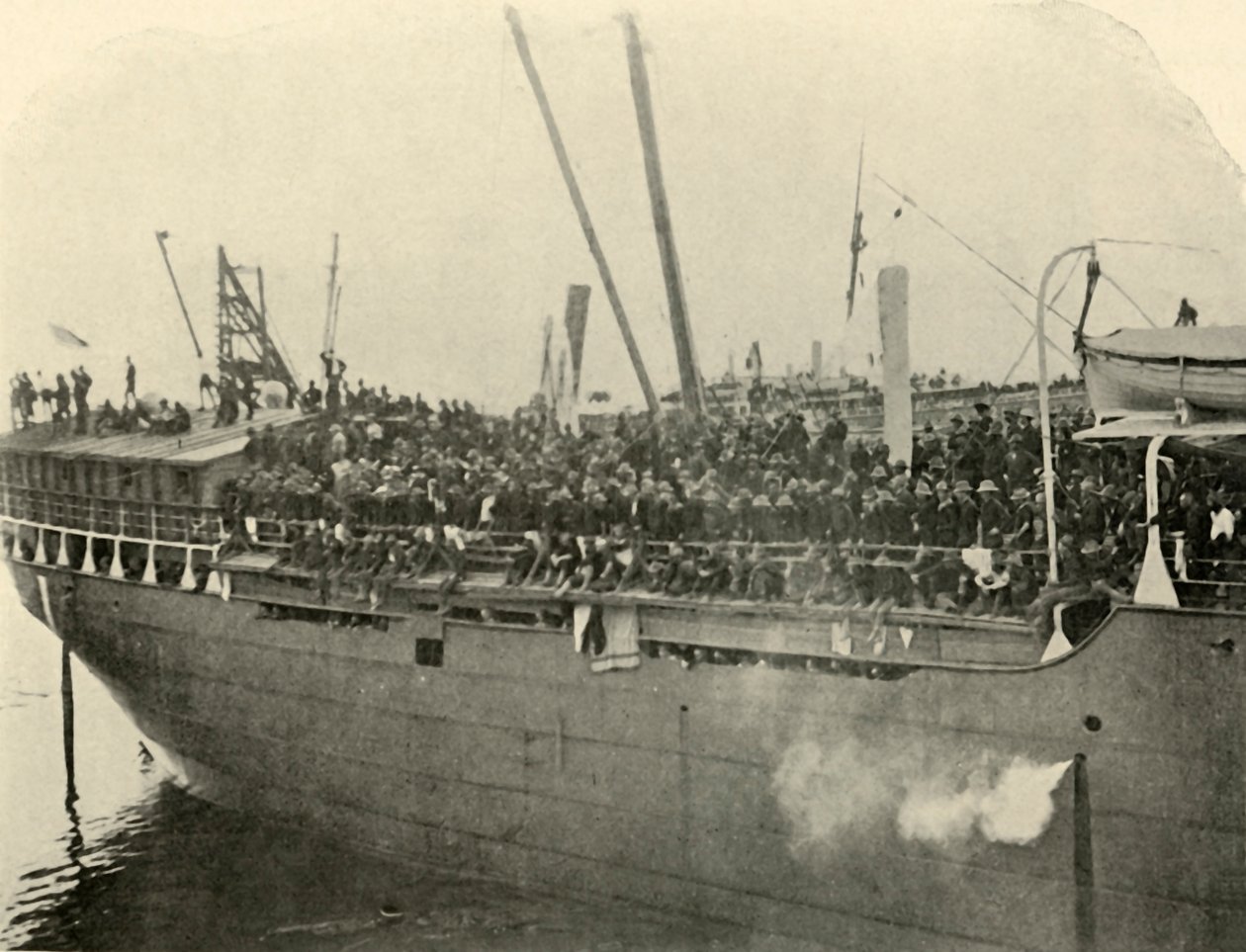 马泰万湾码头（Matteawan Docking），6月9日下午，1898年，1899年，美西战争。 作者 伯尔·麦金托什