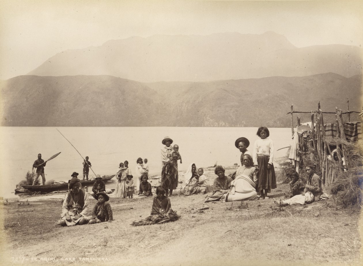 Lord-Lake Tarawera，c.1885（albumen print） 作者 伯顿兄弟工作室