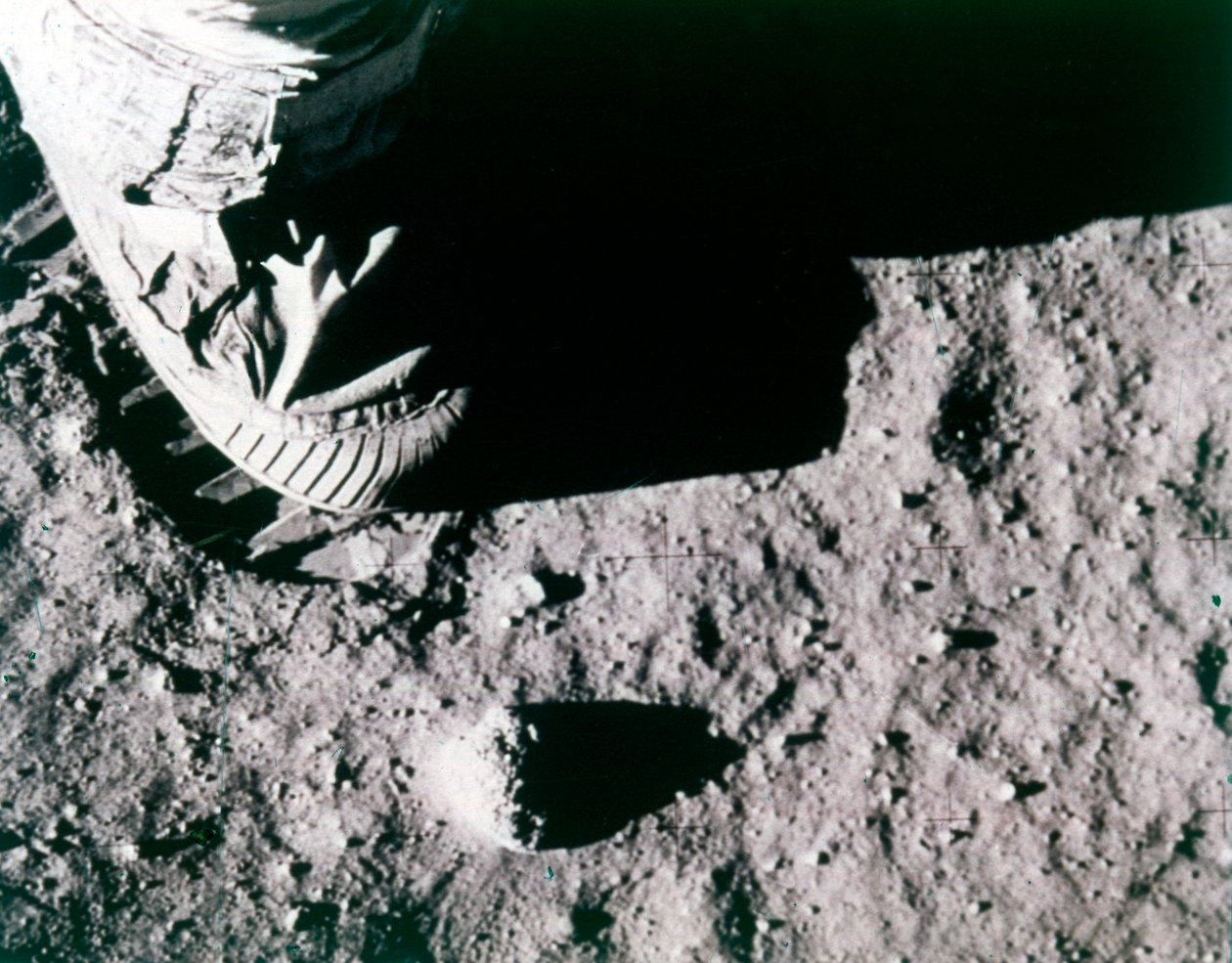 巴兹-奥尔德林在月球上留下的脚印，阿波罗11号任务，1969年7月。   作者 巴兹奥尔德林