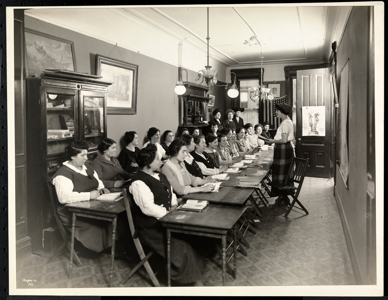 1920年纽约东94街157号Rodeph Sholom姐妹会女子美国化班（银色明胶印刷品） 作者 拜伦公司