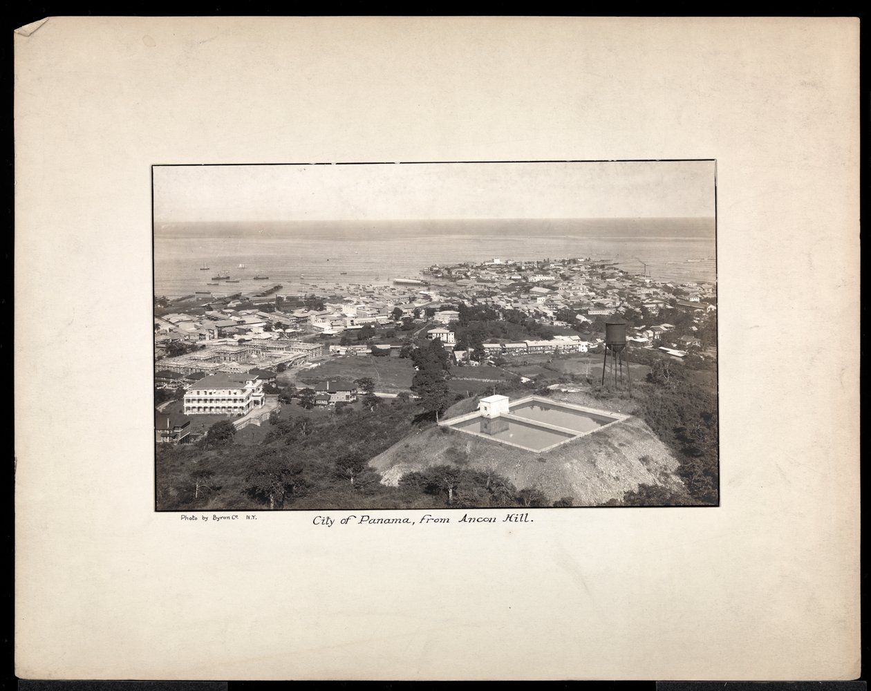 巴拿马城，1912年或1913年的鸟瞰图（银色明胶印刷品） 作者 拜伦公司
