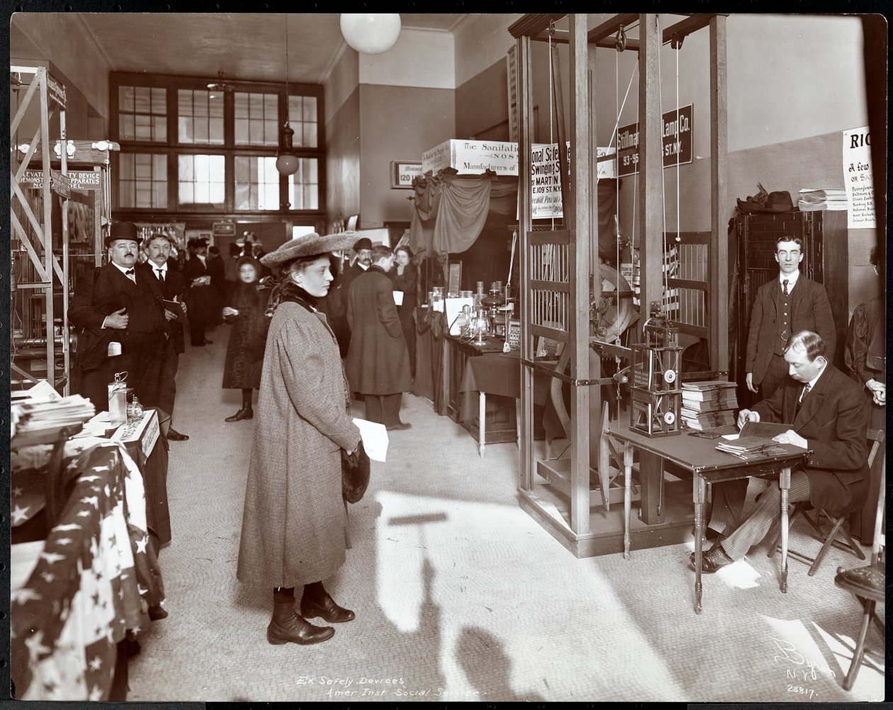 纽约美国社会服务研究所1906  -  07年的安全装置展览（银色明胶印刷） 作者 拜伦公司