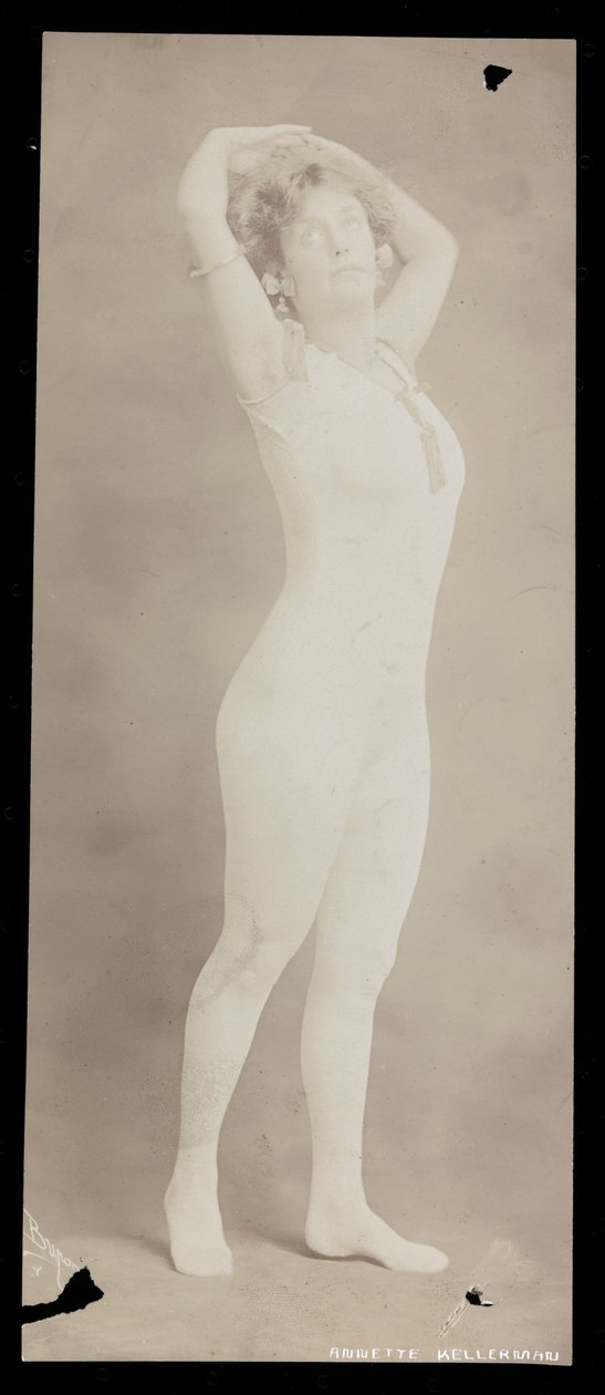 Annette Kellerman。，c.1900（银色明胶印刷品） 作者 拜伦公司