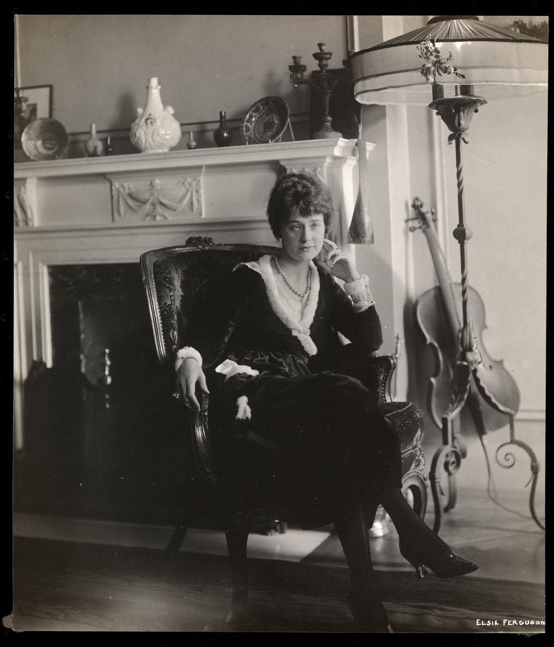 Elsie Ferguson，1917年（银色明胶印刷） 作者 拜伦公司