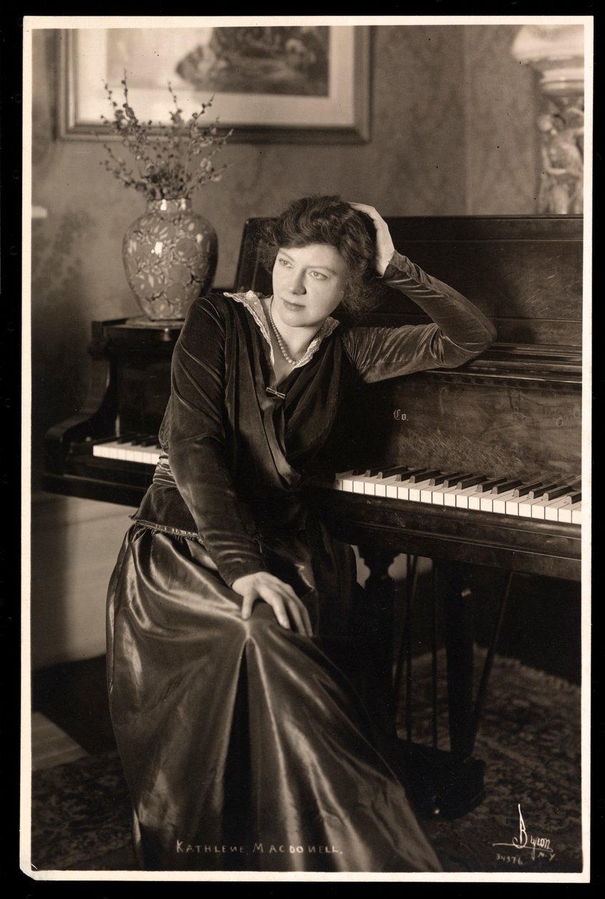 Kahleen MacDonell，c.1914（银色明胶印刷品） 作者 拜伦公司