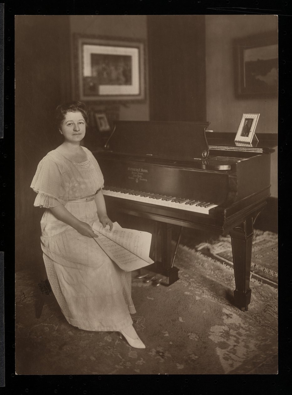 Miss Murray Louise Todd，1915-6（银色明胶印刷品） 作者 拜伦公司