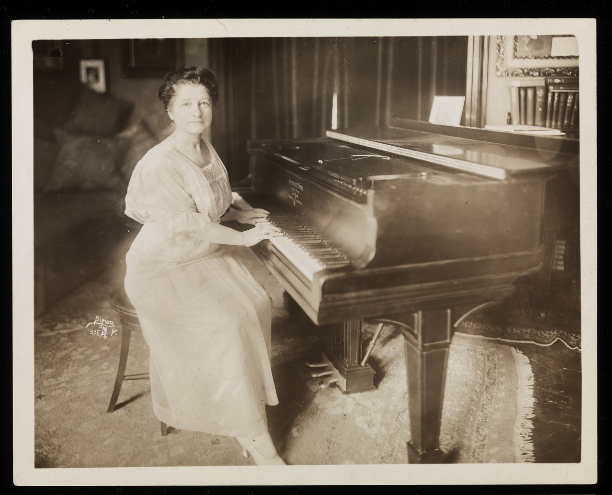 Miss Murray Louise Todd，1915-6（银色明胶印刷品） 作者 拜伦公司