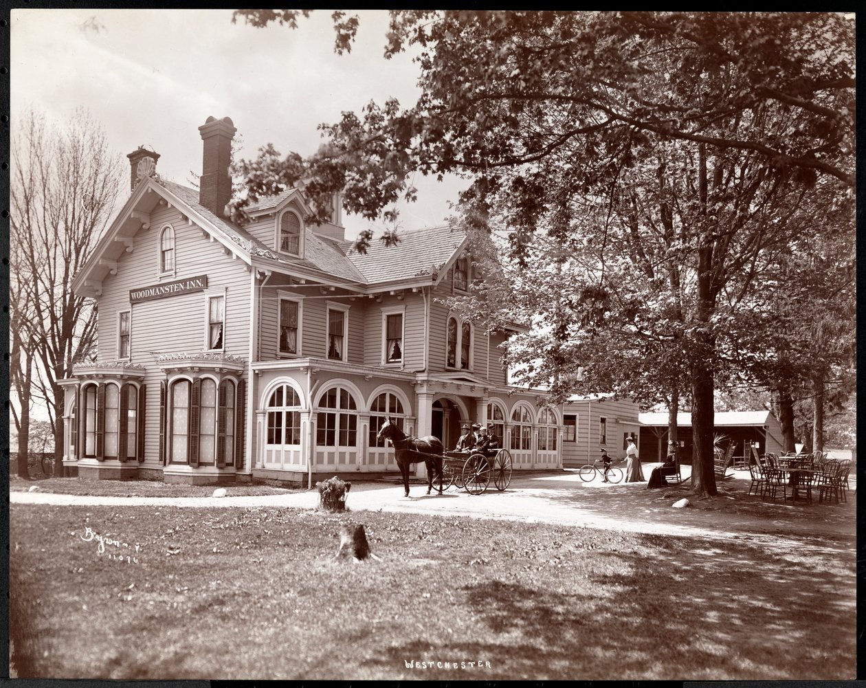 The Woodmasten Inn，Westchester，New York，1901（银色明胶印刷品） 作者 拜伦公司