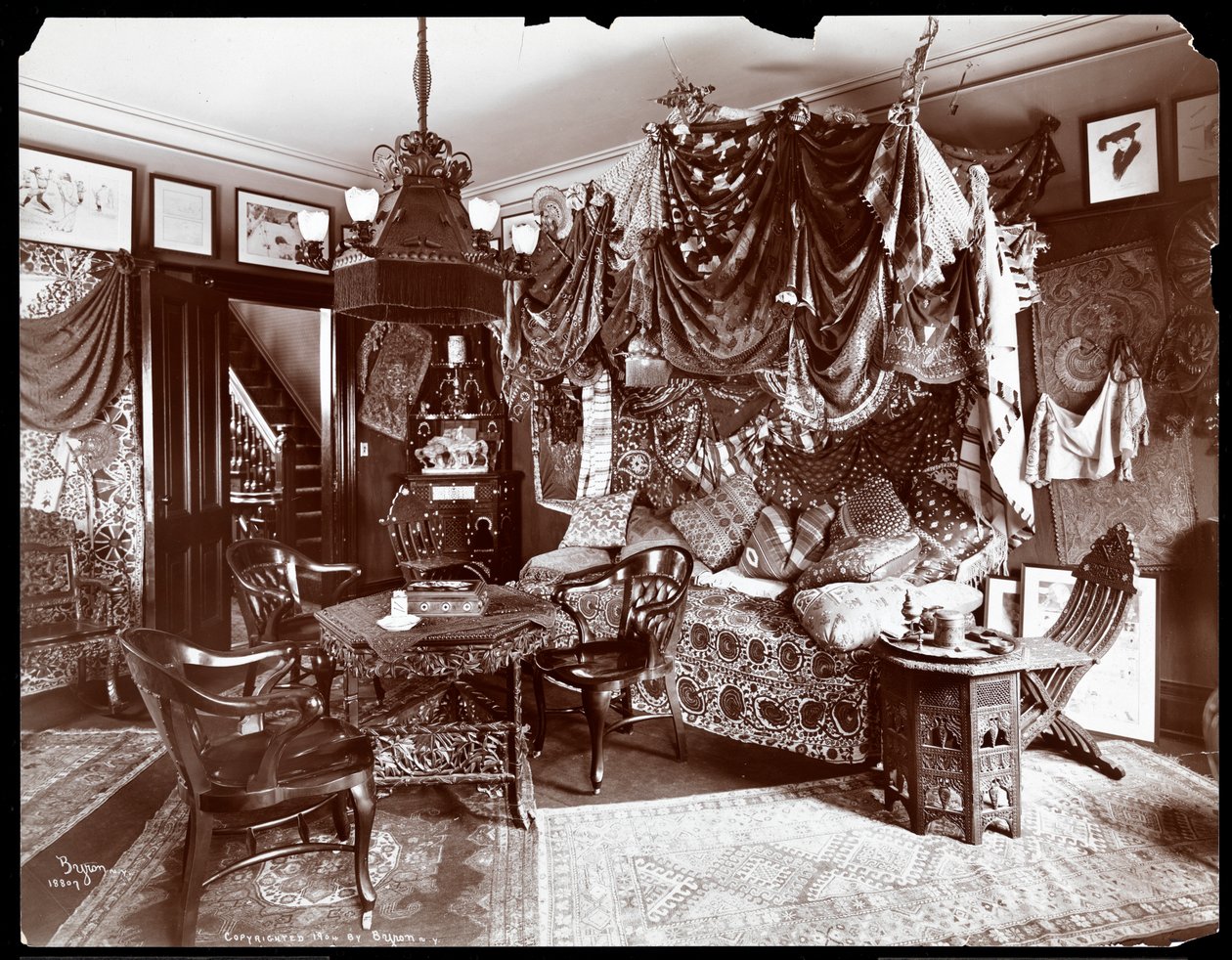 1904年纽约Lillian Russell住宅内部（银色明胶印刷） 作者 拜伦公司
