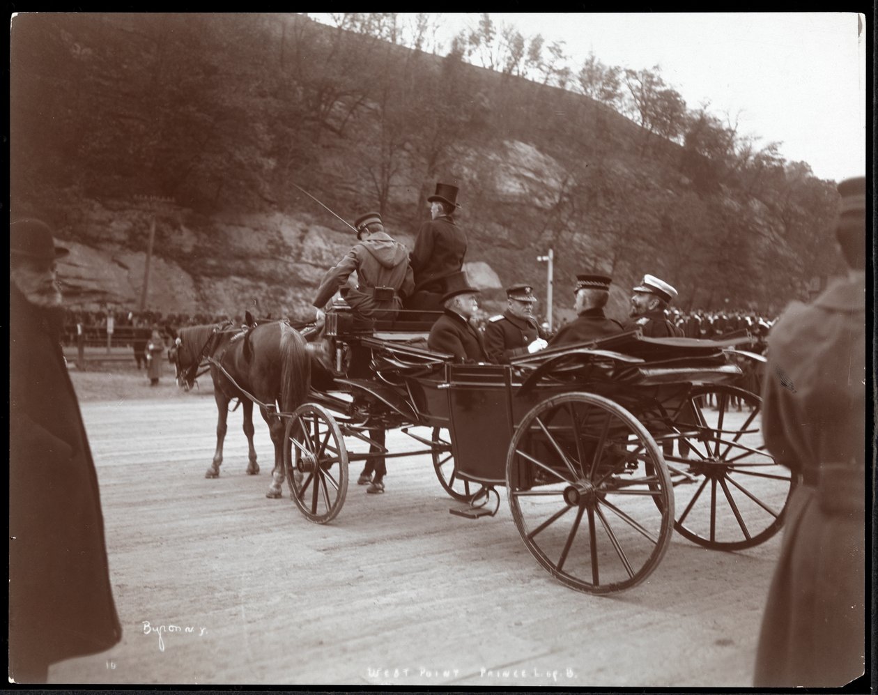 观察军人，包括海军少将Robley Dunglison Evans和王子在西点军校，1905年（银色明胶印刷品） 作者 拜伦公司