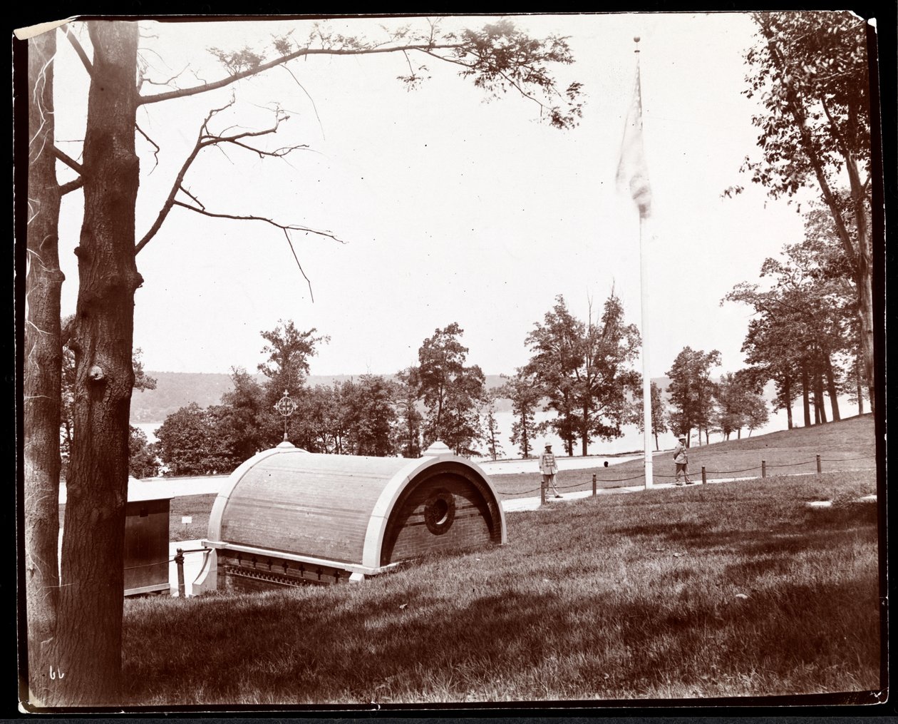 查看原始的格兰特墓在河滨公园，望向哈德逊河，纽约，c.1893（银色明胶印刷） 作者 拜伦公司