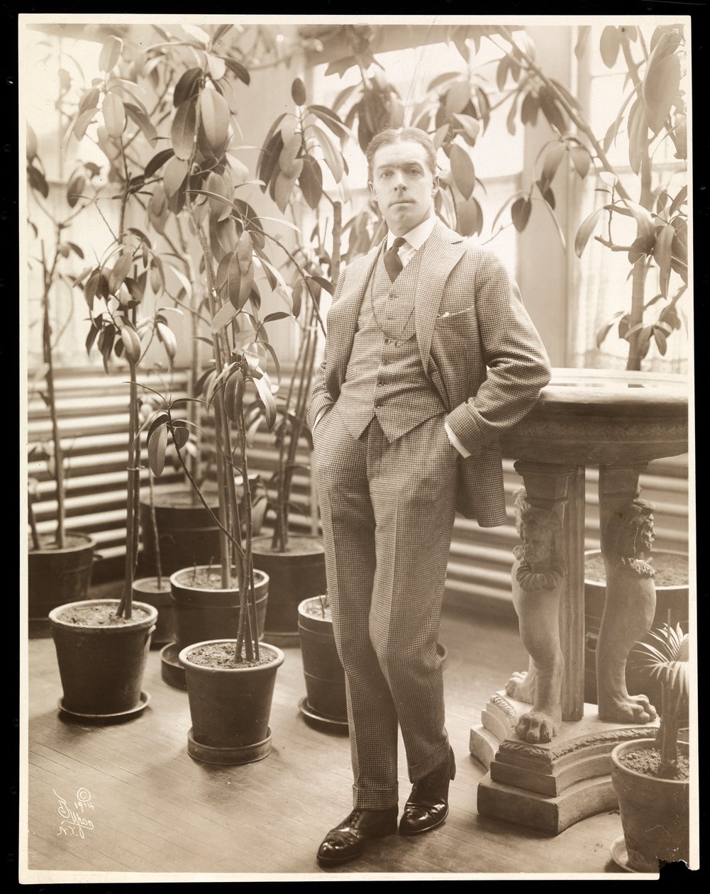 威廉·法弗舍姆（William Faversham）在他的音乐学院，1914年（银色明胶印刷品） 作者 拜伦公司
