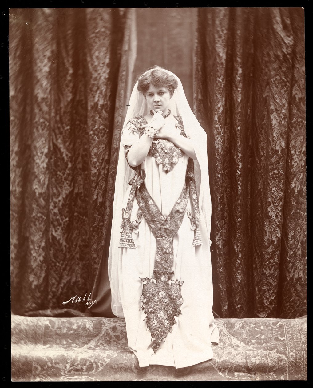 Eva Fay，纽约Hammerstein屋顶花园，1910年（银色明胶印刷） 作者 拜伦公司