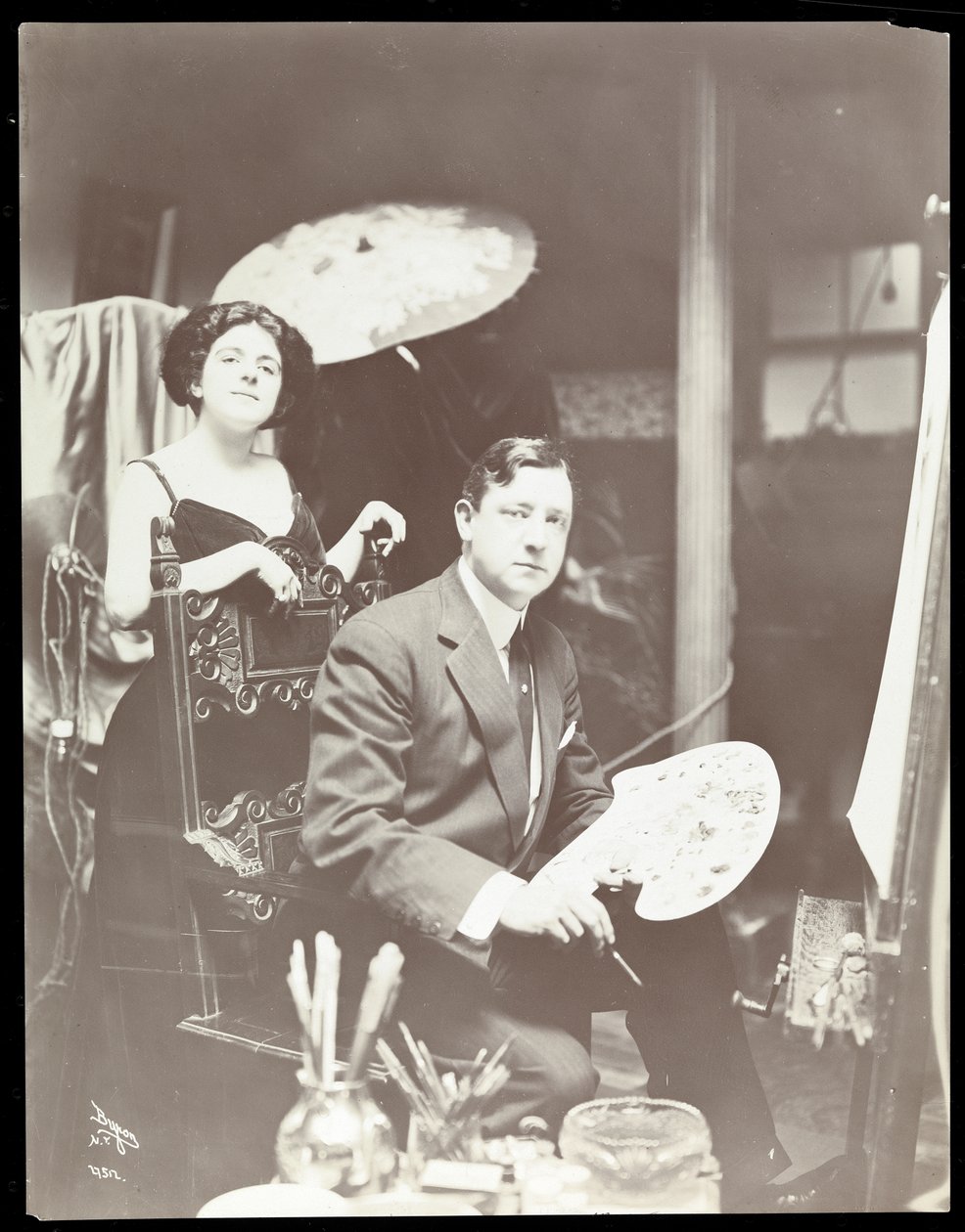 Harrison Fisher and Model，1908-9（银色明胶印刷） 作者 拜伦公司