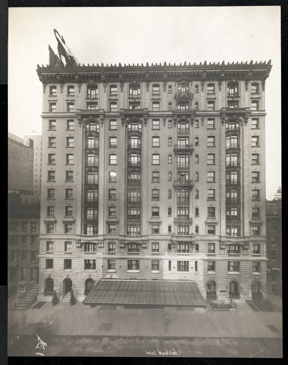Hotel Woodstock酒店位于纽约州西43街127号，1911年或1912年（银色明胶印刷） 作者 拜伦公司