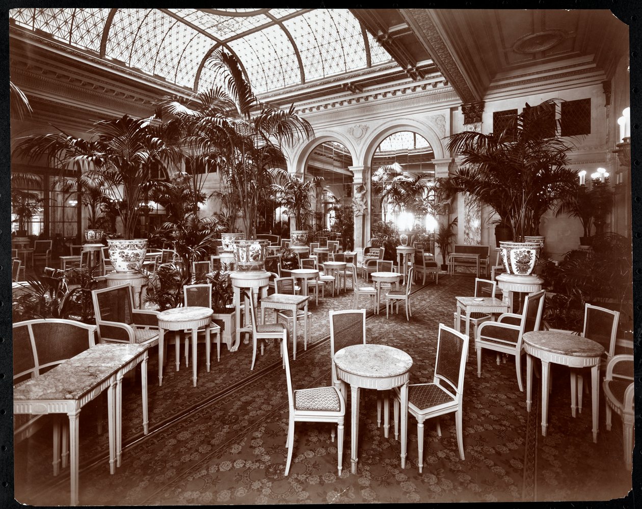 广场酒店休息室，c.1907（银色明胶印刷） 作者 拜伦公司