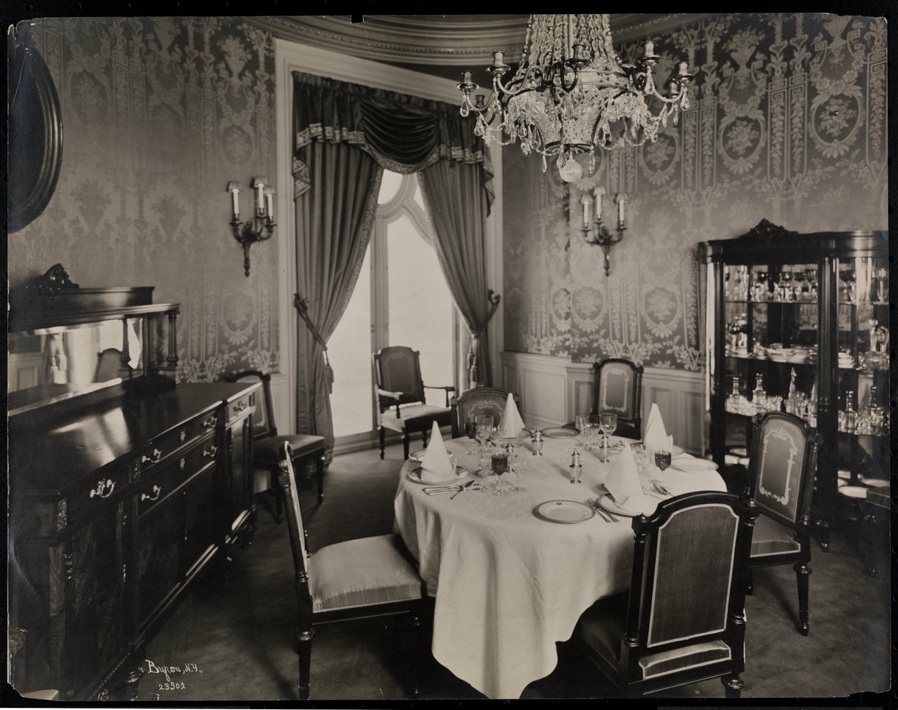 Hotel Knickerbocker酒店的私人用餐室，1906年（银色明胶印刷） 作者 拜伦公司