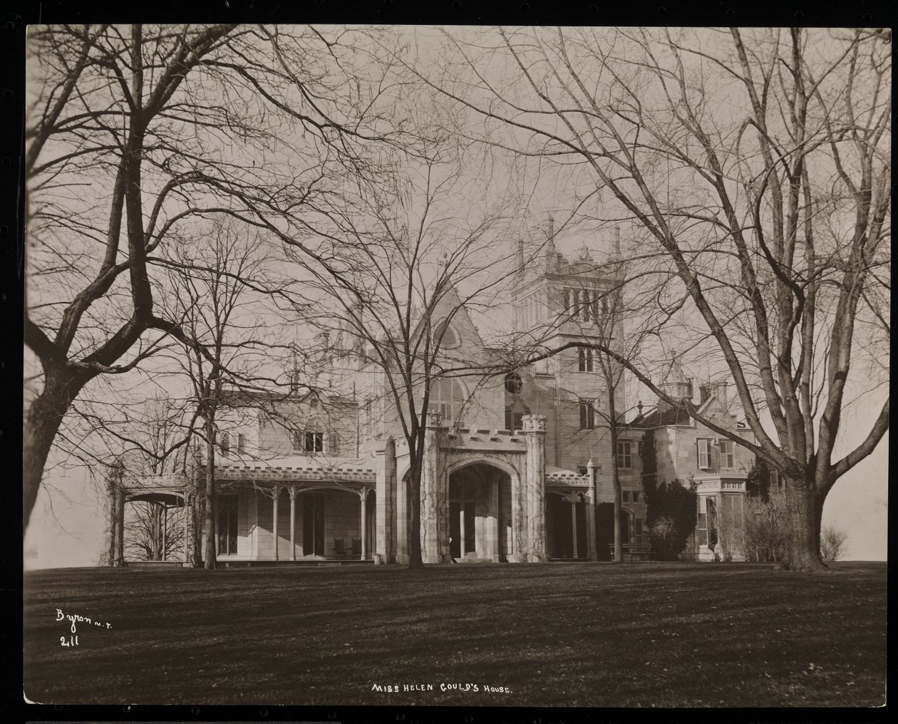 海伦古尔德庄园（Jay Gould已故居住地）位于纽约Tarrytown，1893-94（银色明胶印刷） 作者 拜伦公司