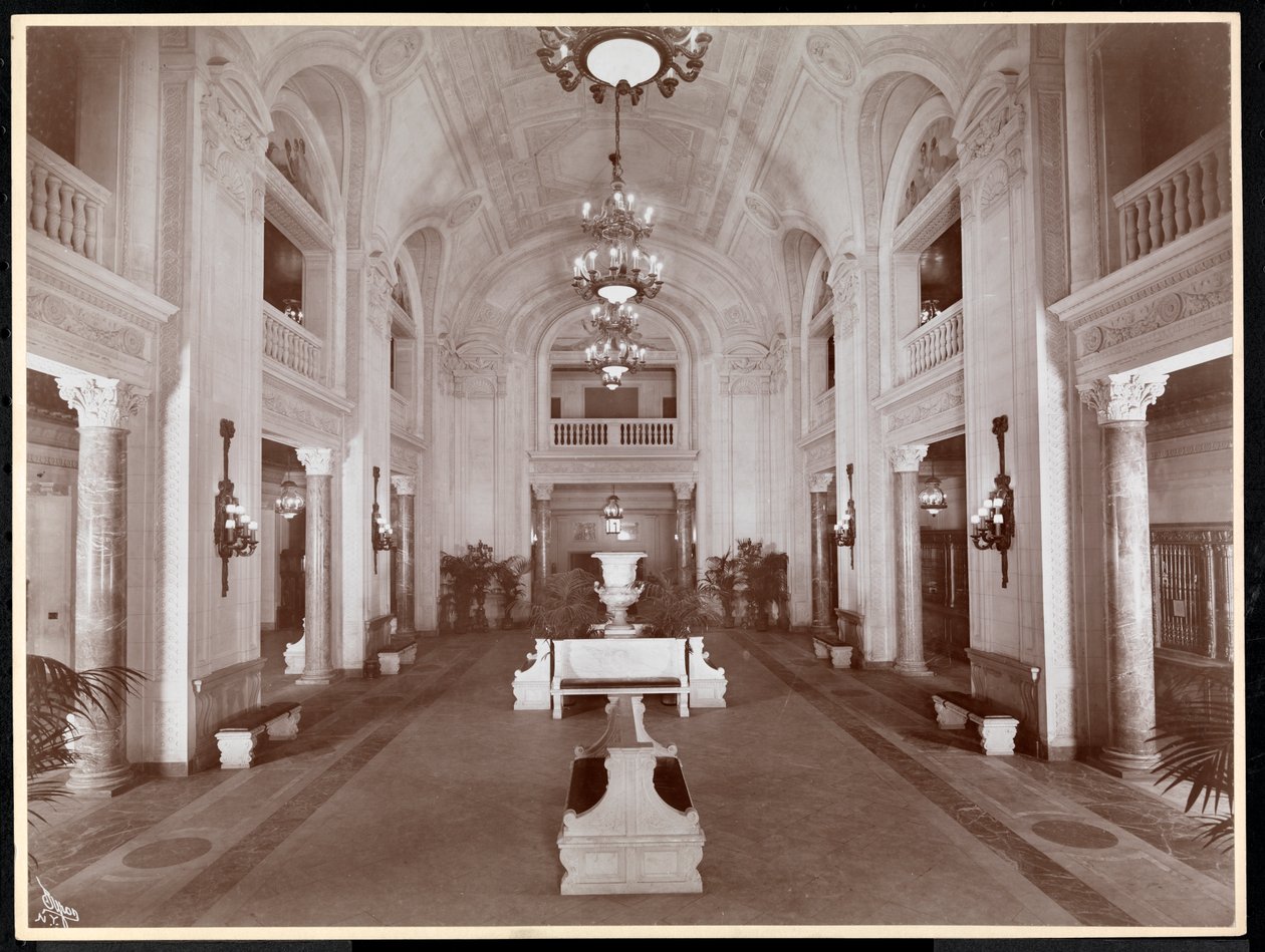 Hotel McAlpin酒店的大堂，1913年（银色明胶印刷） 作者 拜伦公司