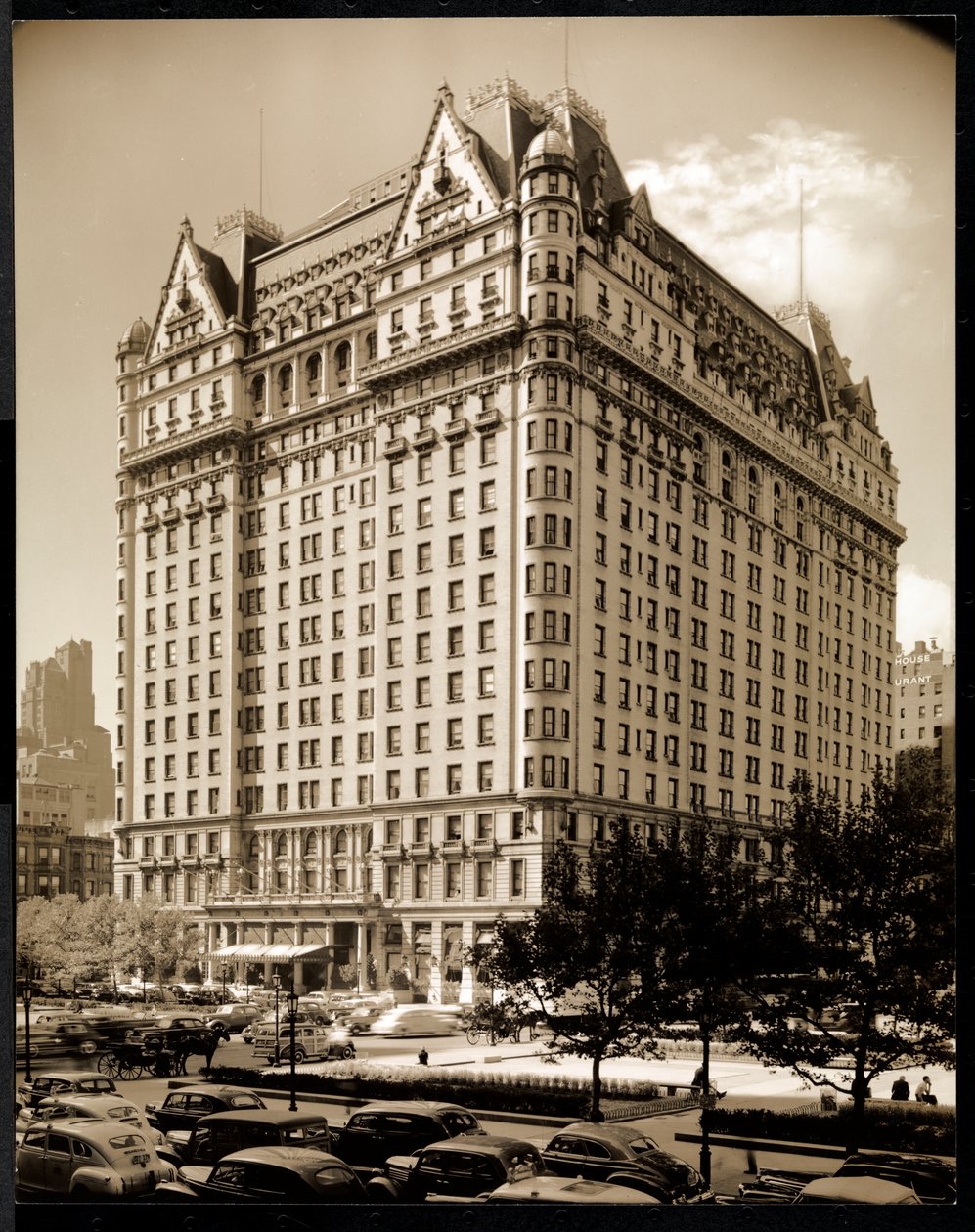 The Plaza Hotel，5th Avenue and 59th Street，New York，c.1937（silver gelatin print） 作者 拜伦公司