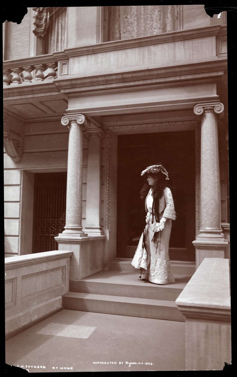 Virginia Harned（EH Sothern女士，第1期）c.1902（银色明胶印刷品） 作者 拜伦公司