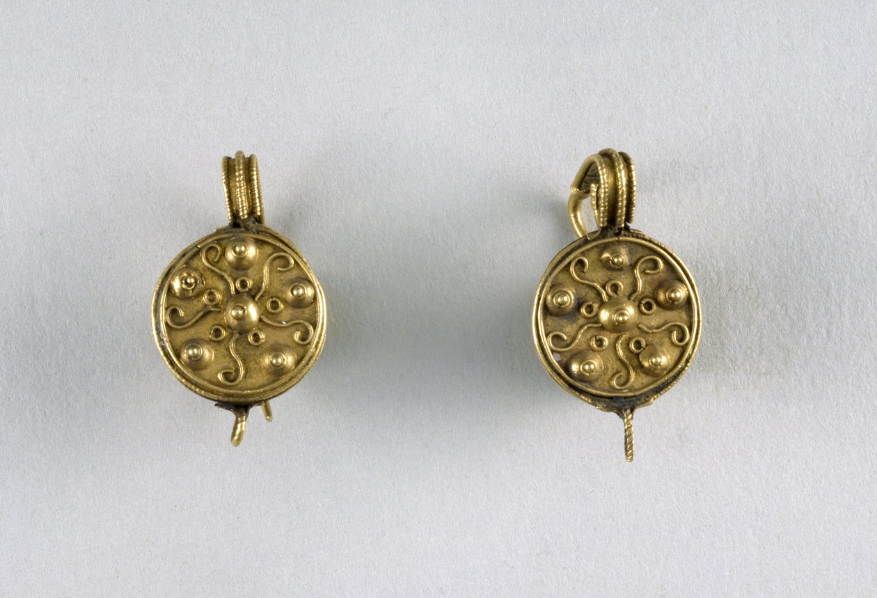 圆盘耳环，c.1st世纪（金） 作者 拜占庭