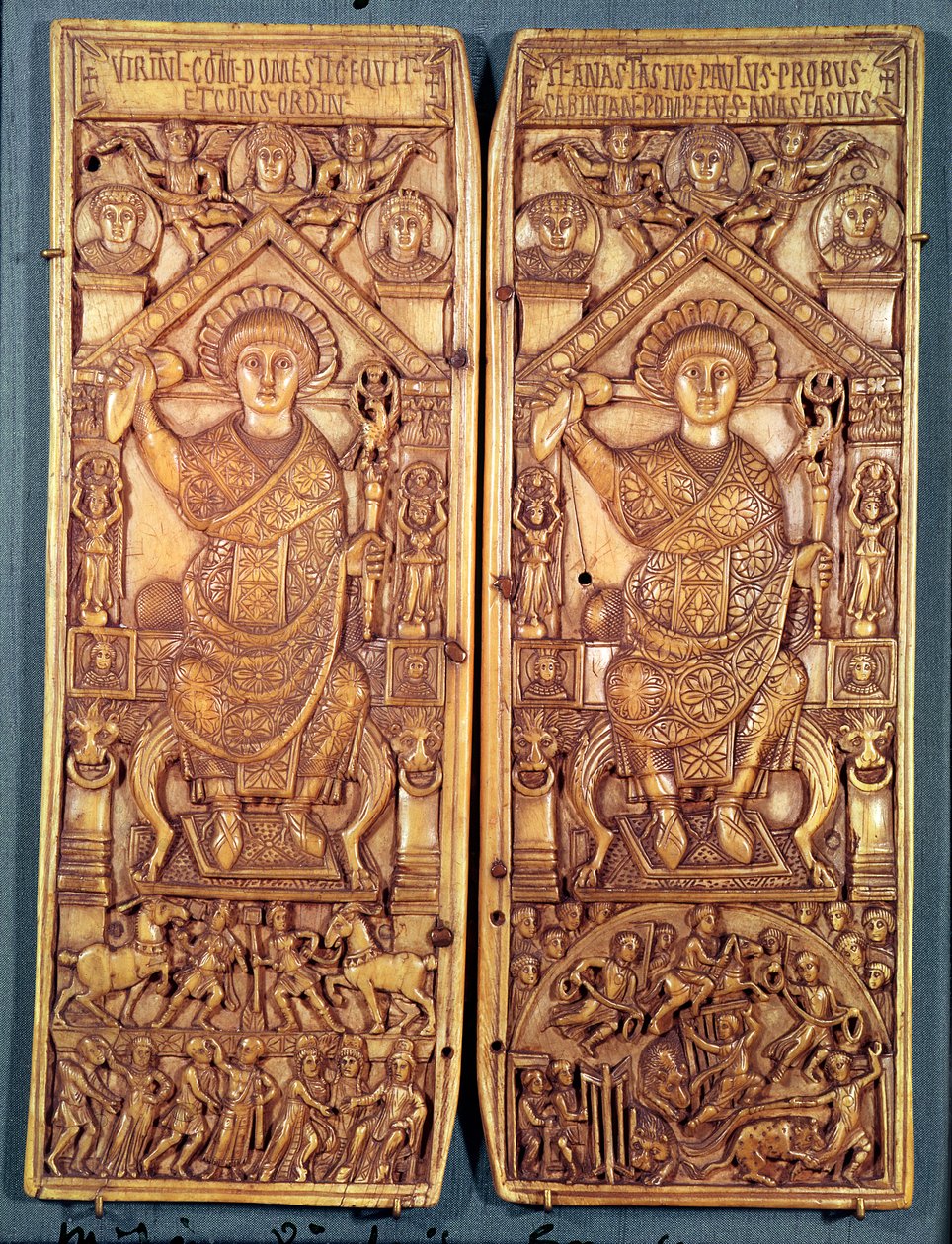 Anastasius（491-518）的领事双联画刻在君士坦丁堡，Theodosian Style，公元517年 作者 拜占庭学派