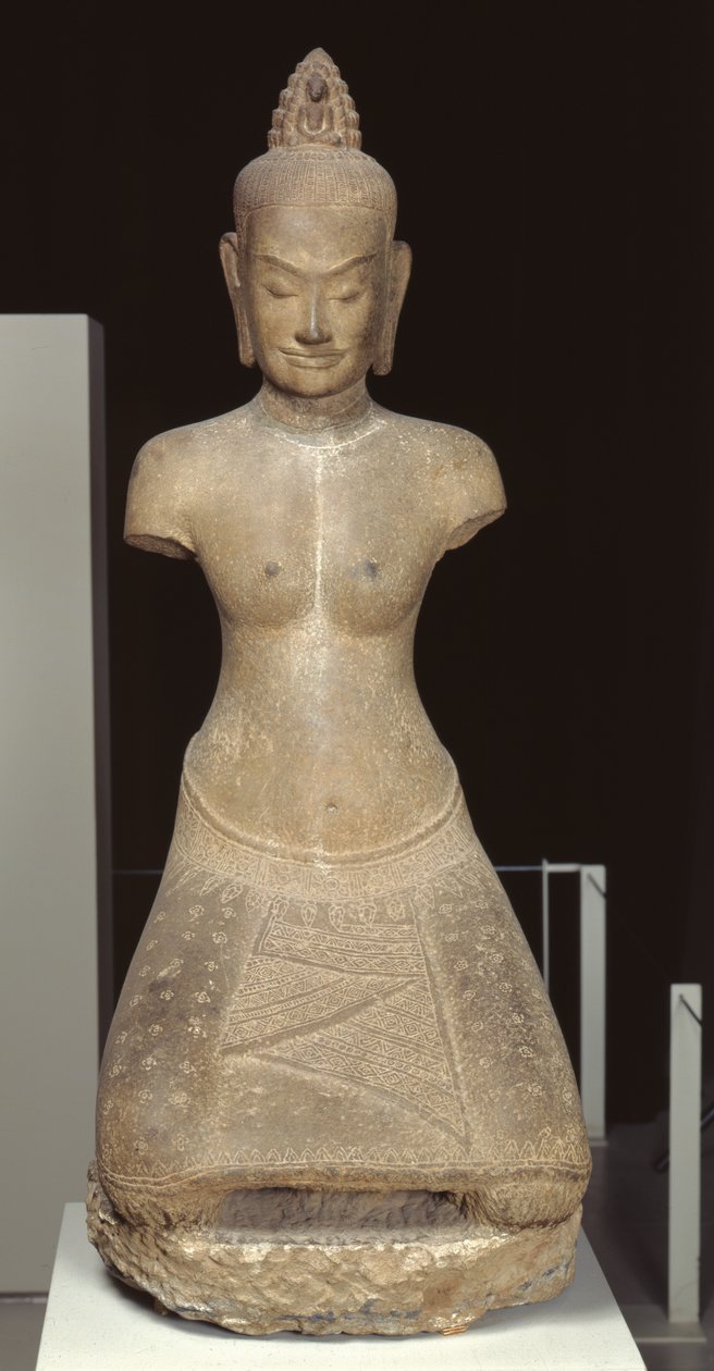 Jayarajadevi雕像以佛教神塔拉或Prajnaparamita（砂岩）为幌子 作者 柬埔寨学派