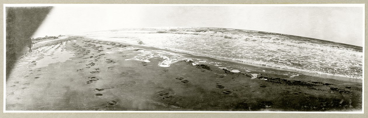 Khan Yunis海滩，1917年 作者 上尉亚瑟·罗兹（Arthur Rhodes）