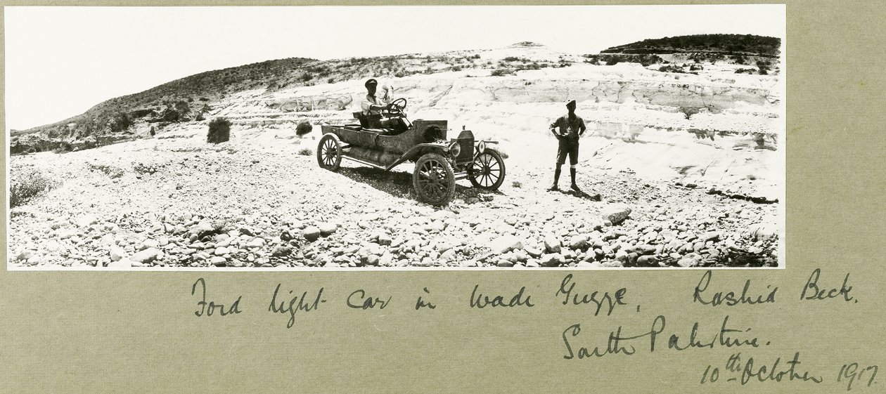福特轻型汽车在Wadi Guzzeh，Rashid Beck，南巴勒斯坦，1917年10月 作者 上尉亚瑟·罗兹（Arthur Rhodes）