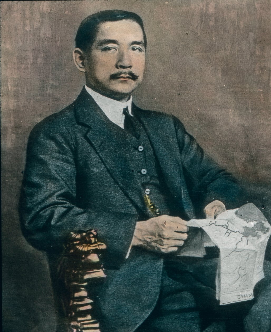 中华民国首任大总统孙中山肖像，约 1912 年（照片 作者 卡尔·西蒙