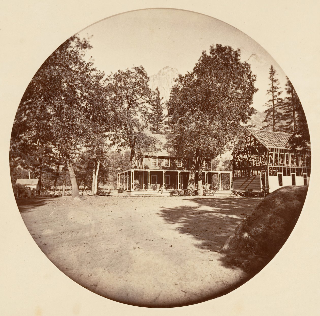 [加州优胜美地国家公园]，约1878年。 作者 卡尔顿·埃蒙斯·沃特金斯