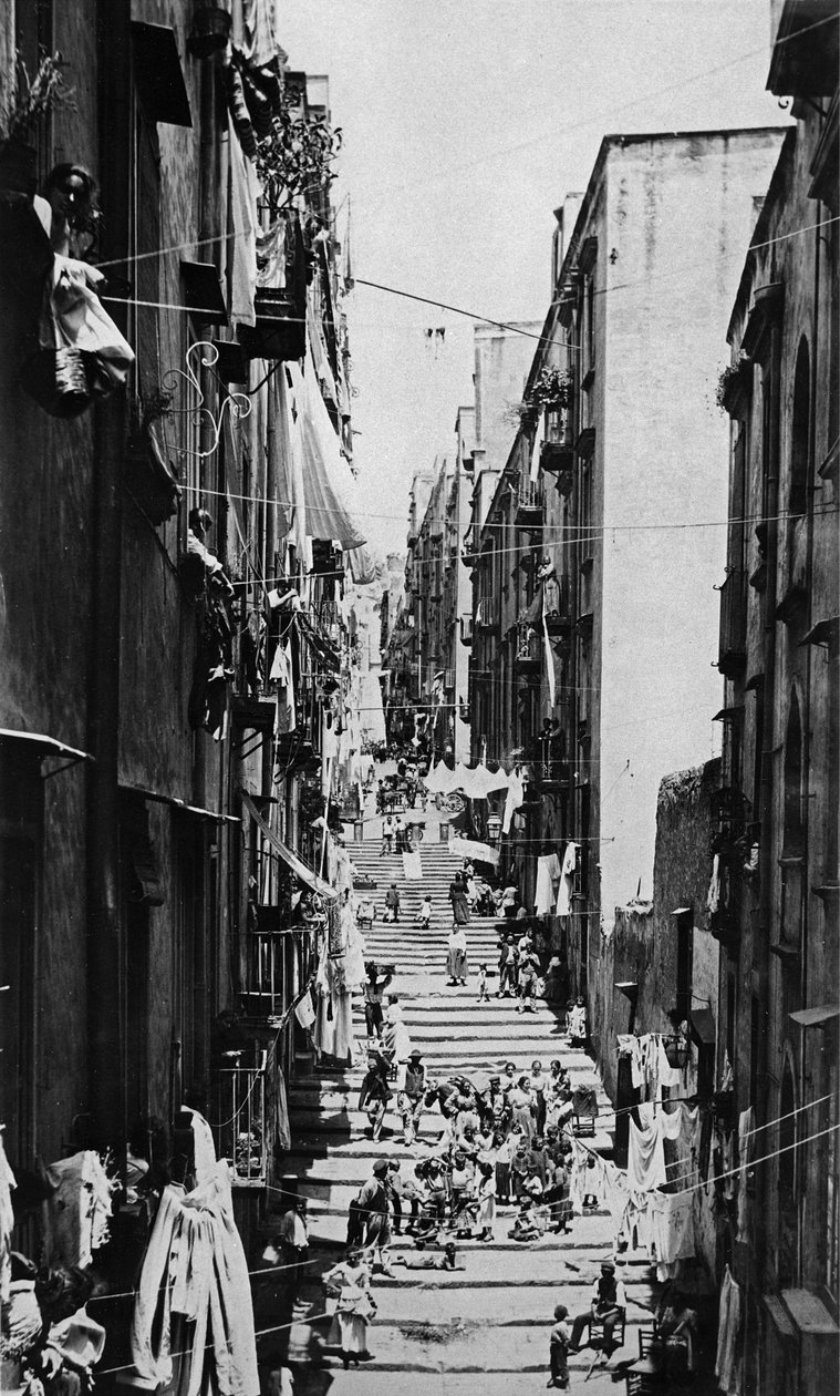 Vicolo del Pallonetto，20世纪初（bw照片） 作者 卡洛·布罗吉（Carlo Brogi）