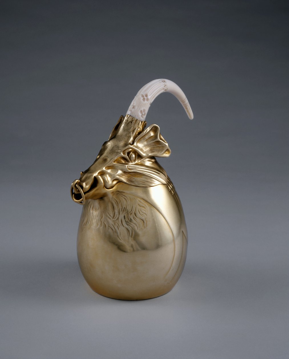 茶壶，由Adrien-AurélienHebrard（1866-1937），c.1907年（银和象牙）执行（另请参阅499958） 作者 卡洛·布加迪