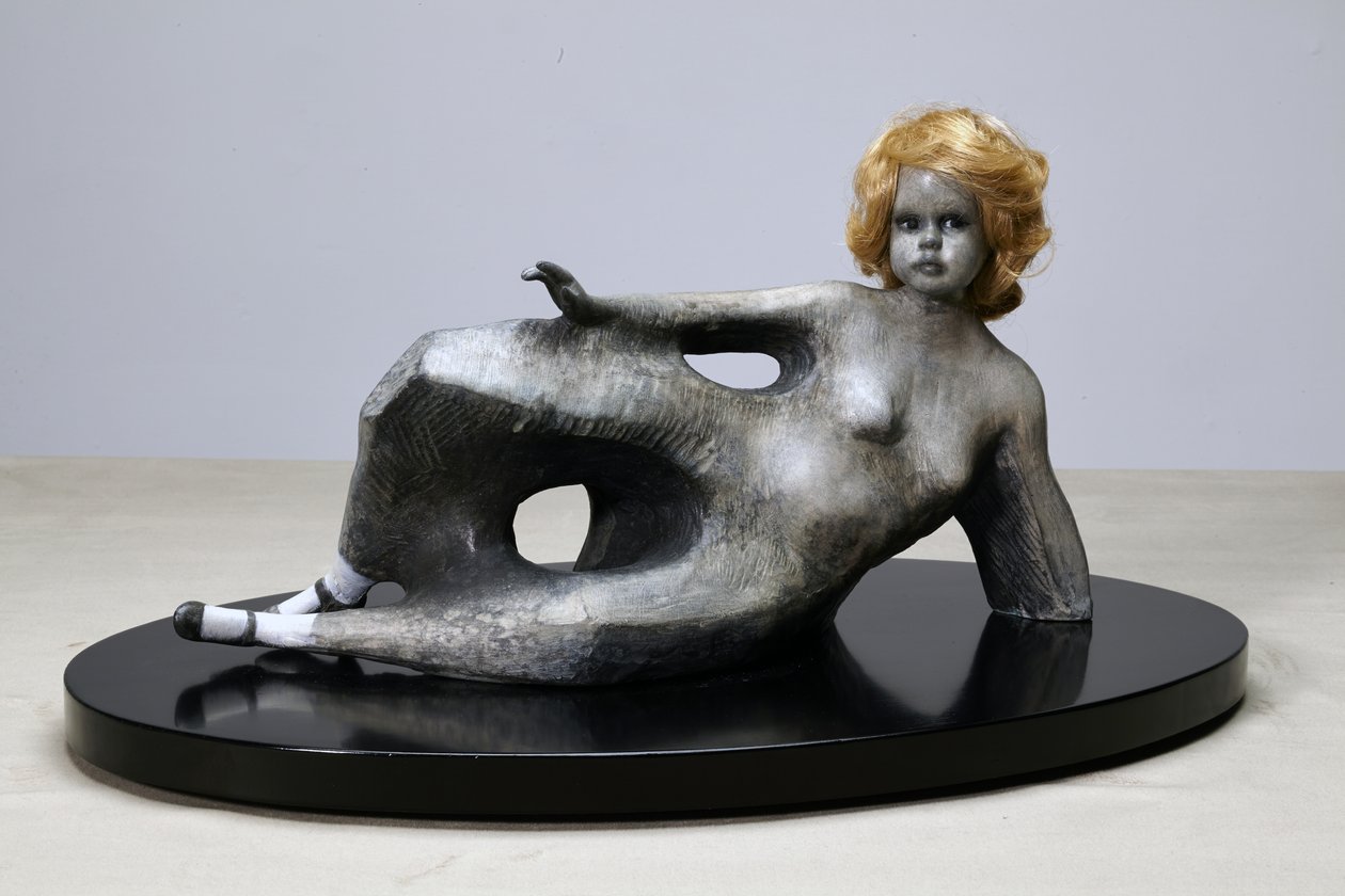 北方风景，2014 年（青铜、合成假发） 作者 凯西·皮尔金顿