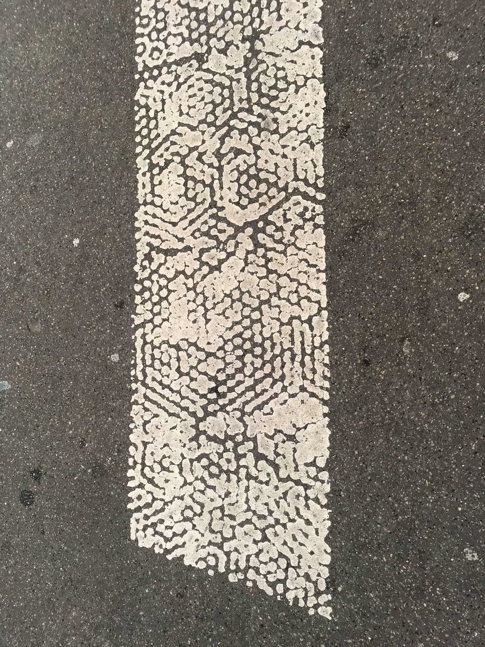 构图 - 街道，2019（照片） 作者 塞西尔·贾梅特