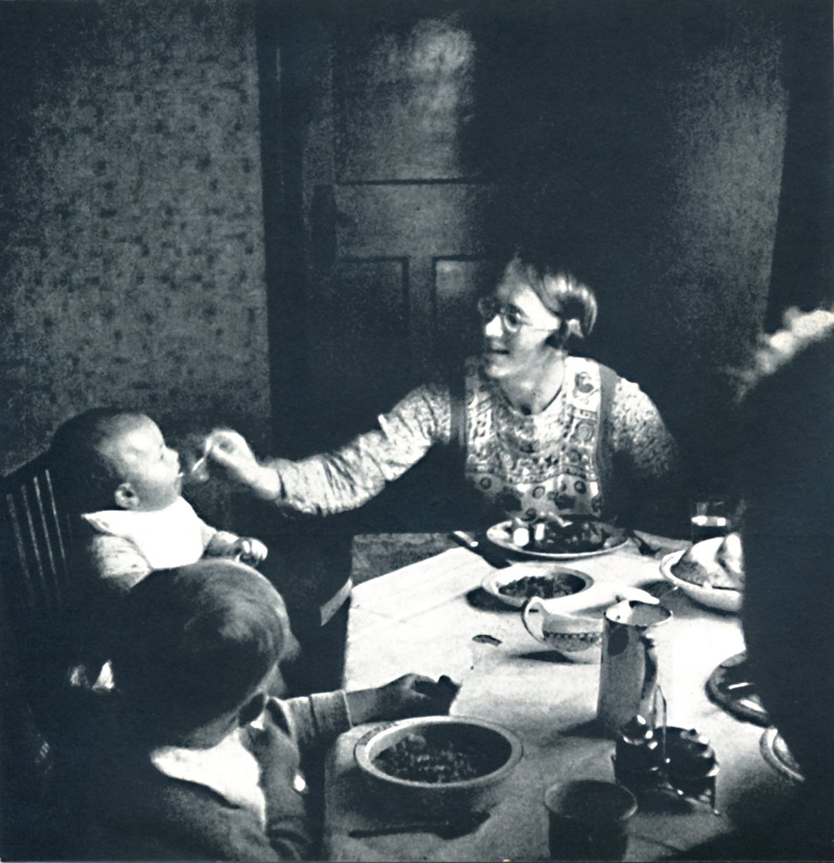 一顿不错的热晚餐，1941年 作者 塞西尔·比顿（Cecil Beaton）