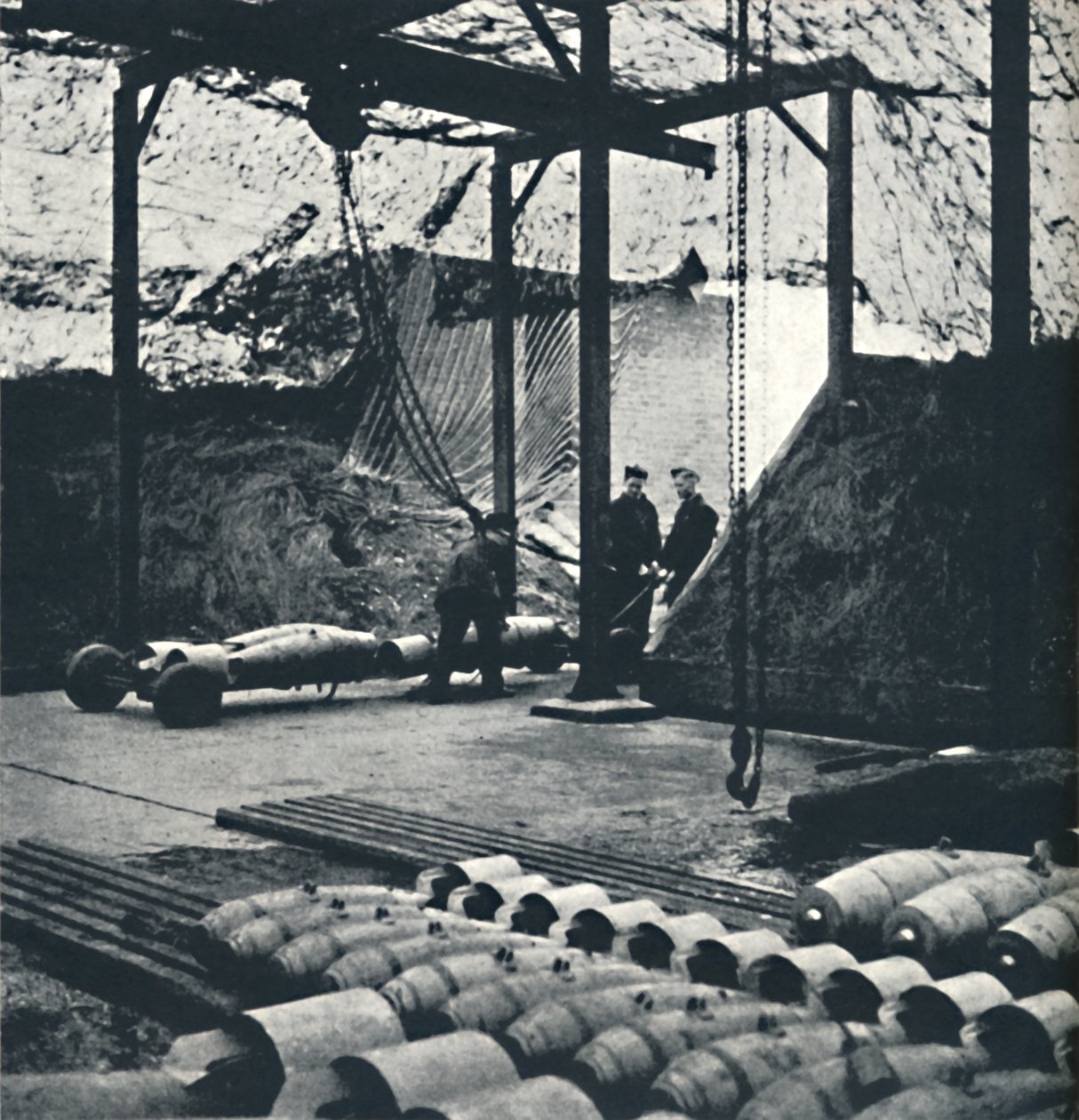 轰炸，1941年 作者 塞西尔·比顿（Cecil Beaton）