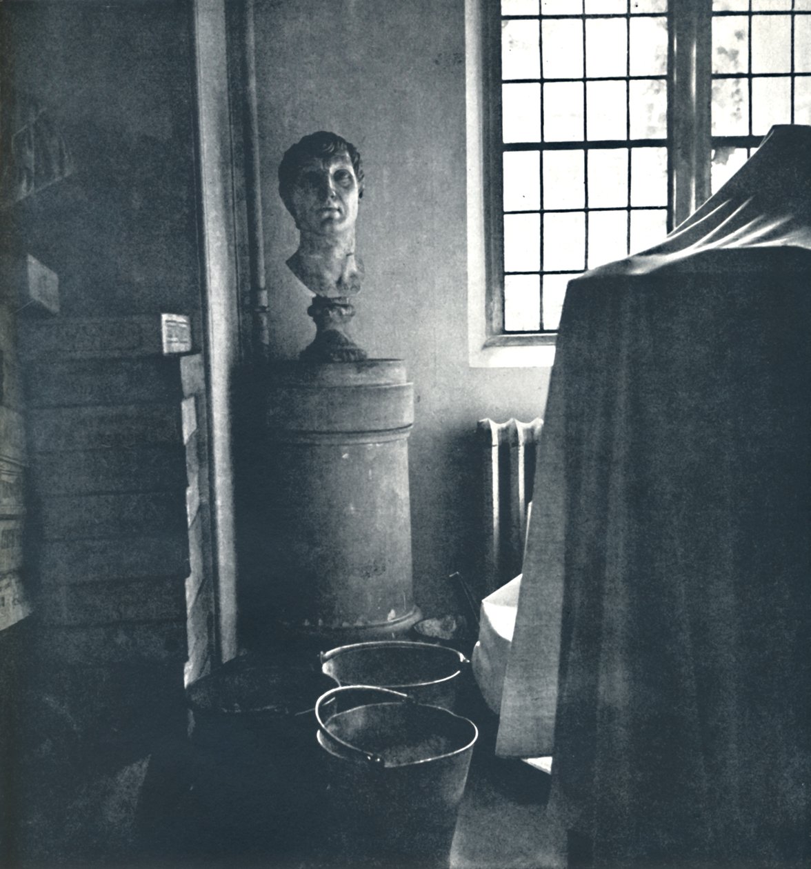 王朝通过，1941年 作者 塞西尔·比顿（Cecil Beaton）