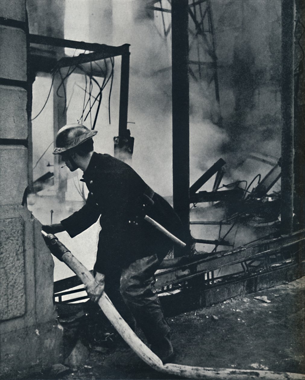 消防员，1941年 作者 塞西尔·比顿（Cecil Beaton）