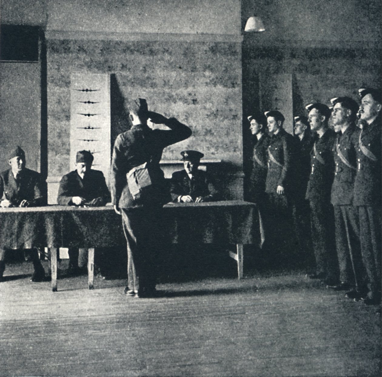 付款游行，1941年 作者 塞西尔·比顿（Cecil Beaton）