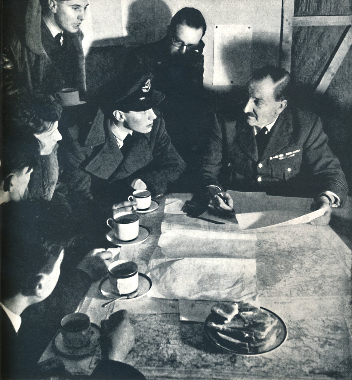 回程：审讯，1941年 作者 塞西尔·比顿（Cecil Beaton）
