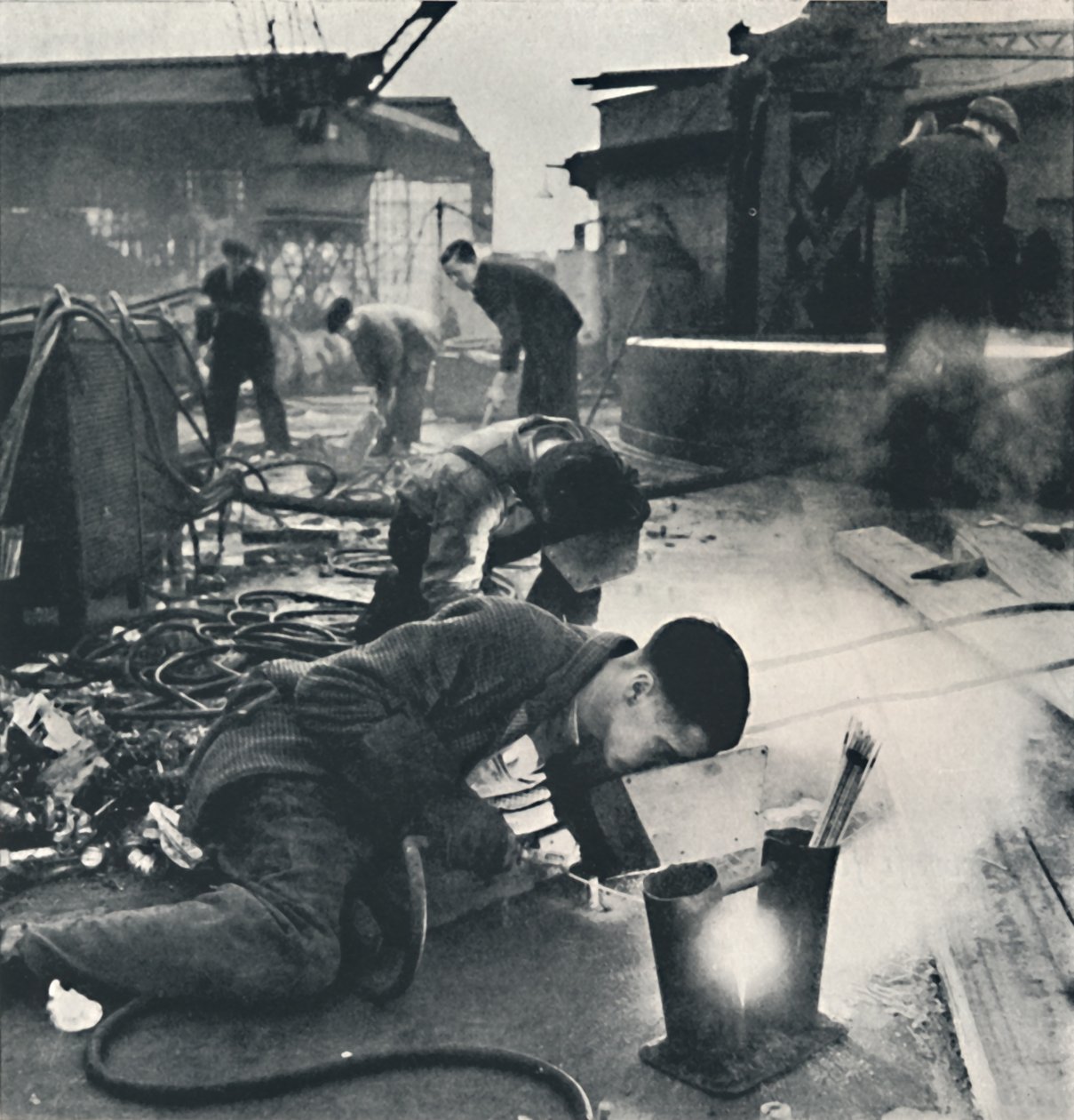 铆接，1941年 作者 塞西尔·比顿（Cecil Beaton）