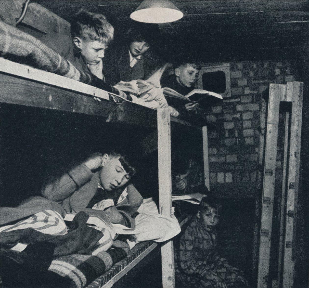 男生宿舍，1941年 作者 塞西尔·比顿（Cecil Beaton）