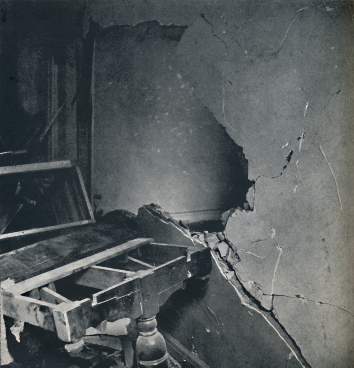 尘埃落定，1941年 作者 塞西尔·比顿（Cecil Beaton）