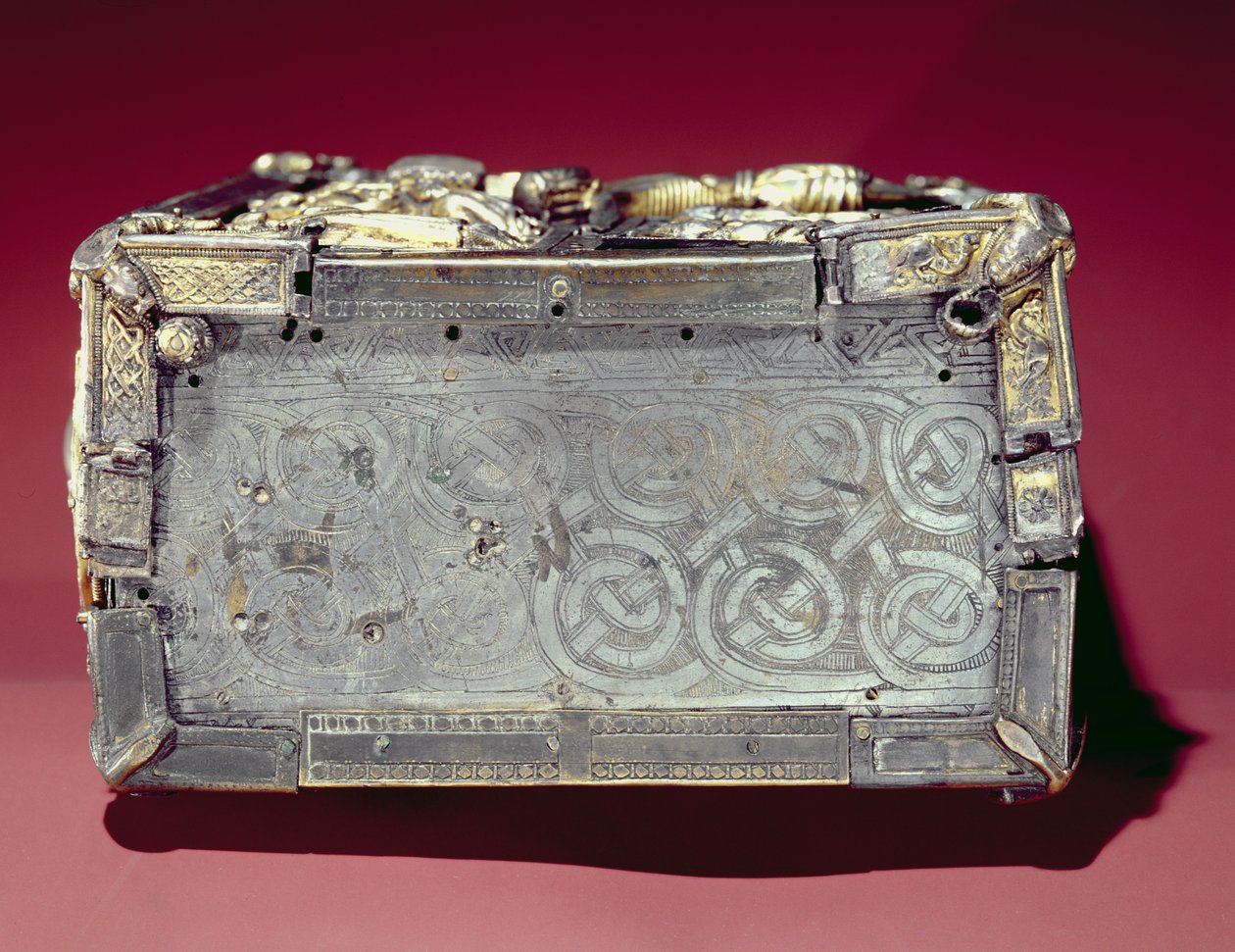 Domnach Airgid书神社的侧板，克隆，莫纳汉郡，8世纪，改建于c.1350（红豆杉覆盖着镀锡青铜和银镀金板） 作者 凯尔特人
