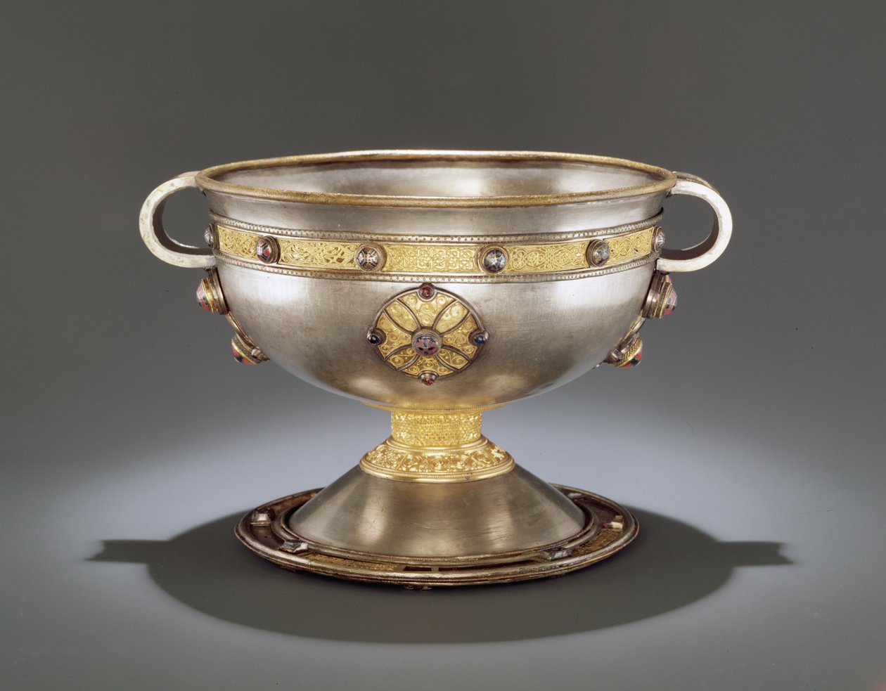 Ardagh Chalice，Reerasta，County Limerick，8世纪初（银色镀金，珐琅，黄铜和青铜）（ 作者 凯尔特人